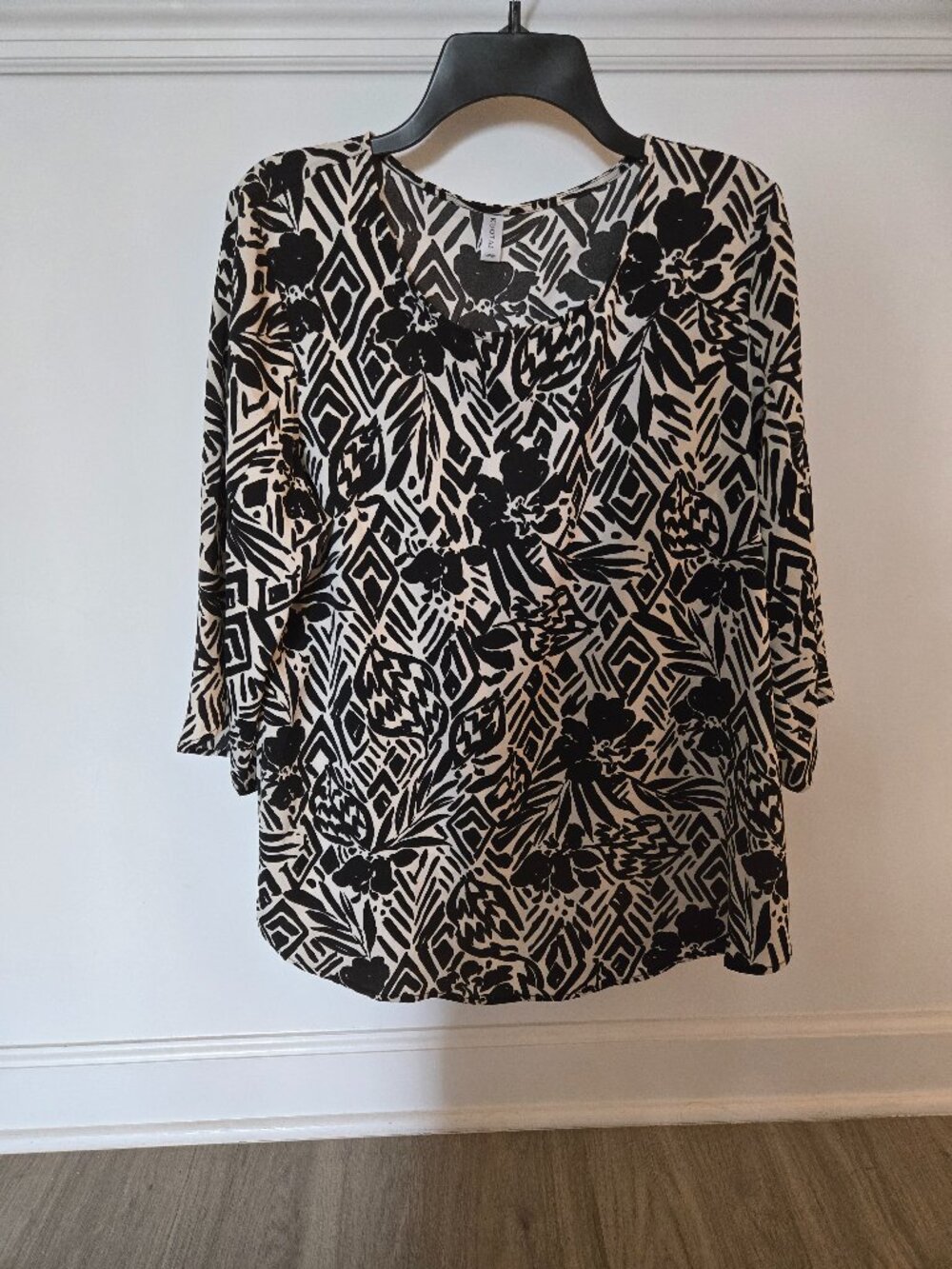 Blouse Black and White